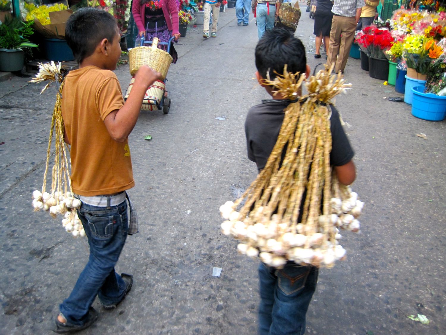 kid onion vendors guatemala
