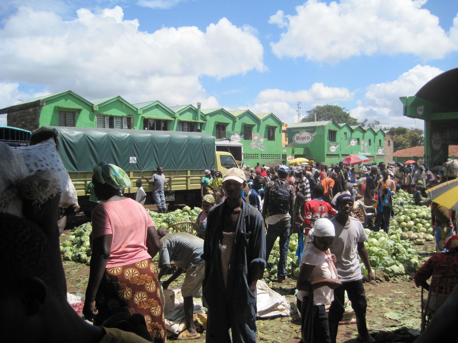 vegetable wholesale market kenya crowded